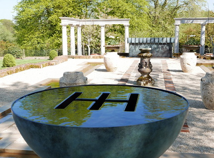 Italian garden - Altar and font